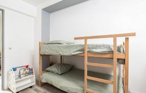 Appartements Apartment In Villa With Pool : photos des chambres