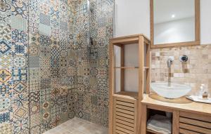 Appartements Apartment In Villa With Pool : photos des chambres