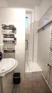 Appartements Neuilly Etoile - 2 Personnes - Luxe Proche Metro - 10 min Paris : photos des chambres