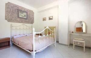 2 Bedroom Lovely Apartment In Agropoli