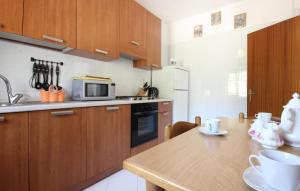 2 Bedroom Lovely Apartment In Agropoli