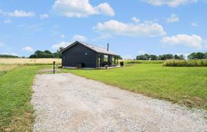 3 Bedroom Stunning Home In Stege