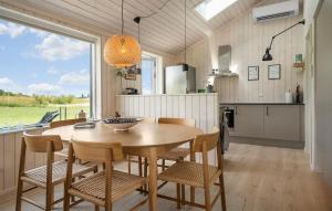 3 Bedroom Stunning Home In Stege