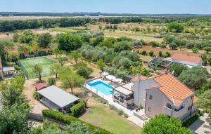 Stunning Home In Donji Zemunik