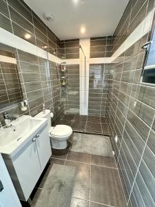 Sejours chez l'habitant Chambre agreable, SDB privee, Clim, Vue Piscine, : photos des chambres