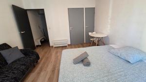 Studio avec parking Voltaire