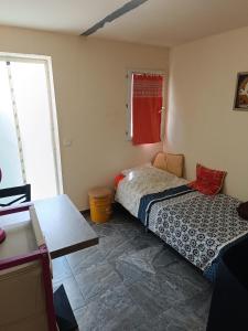 Petit studio bien équipé