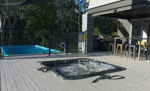 Jasmine Escape DONT BOOK CLOSING DOWN