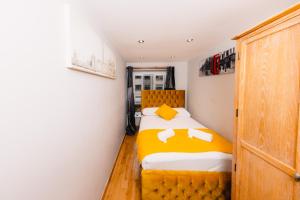 Central Edinburgh Apartment with Tranquil Canal Setting