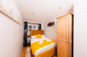 Central Edinburgh Apartment with Tranquil Canal Setting