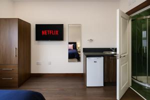 95 Deluxe London Studios