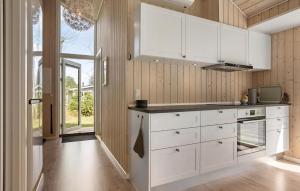 3 Bedroom Beautiful Home In Glesborg