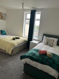 Contractor and Family Cozy Home Sleeps 7 Free Parking