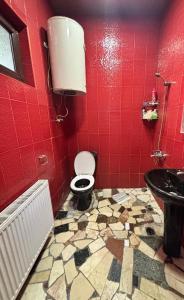 Cozy Second Floor with Yard , კომფორტული მეორე სართული ეზოთი