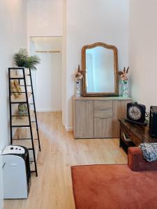 Quiet and bright apartment with separate bedroom - 3-звездочные отели в городе Ницца