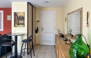 Maisons de vacances Stunning Home In Saint-Nazaire-D'aude : photos des chambres