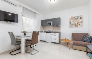 Nice Apartment In Pula With Wifi