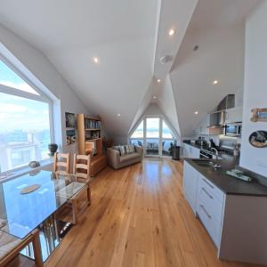 Tate Five Penthouse apartment with panoramic views of St Ives