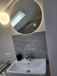 Fredi Apartment, moderne ruhige Wohnung, nur 4 km von der A2