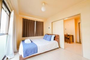 Three minutes walk to subway Direct to the airport Umeda business district