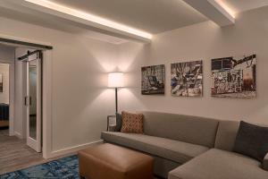 Fredericksburg Inn and Suites