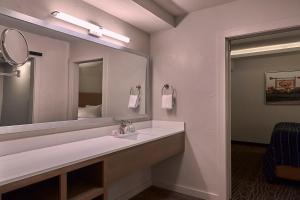 Fredericksburg Inn and Suites