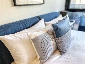 No 406 Docklands - Stylish City Retreat