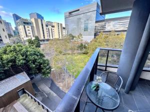 No 406 Docklands - Stylish City Retreat