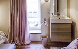 Maisons de vacances Stunning Home In Fontaine-Henry : photos des chambres