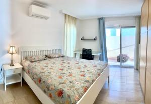 Seaview Villa - Pool, Air Con, Home Office Ready