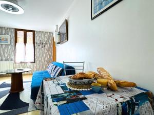 Côté Mer - Appartement Chaleureux & Cosy - Déco Bord de Mer - Centre-Ville Rue Commerçante - Smart TV Netflix & WiFi Fibre - Cuisine Équipée & Nespresso - Check-in Autonome - Parking Facile à Proximité - Confort & Sérénité