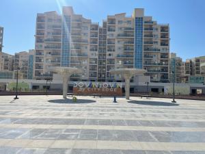 شقة فاخرة بالداون تاون العالمين الجديدة