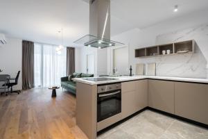 Green Pearl One Cotroceni Entire Apartment with King bed, Parking, Fast WiFi, Balcony