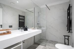 Green Pearl One Cotroceni Entire Apartment with King bed, Parking, Fast WiFi, Balcony