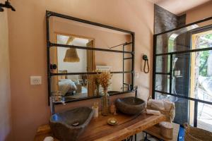 Maisons de vacances LA PAUSE - 3 villas avec Jacuzzi privatif a chisa : photos des chambres