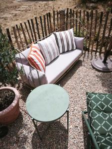 Cabanon provençal, piscine et jacuzzi partagés