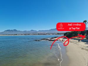 Top Flat Apartment with Easy Beach Access, Sea front sleeps 5