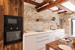 Villa Škalja Beachfront House Magazin