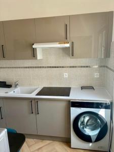 Appartements Coeur De Plage - Studio Royan Hyper Centre - Classe 3 etoiles - 2 pers - 150m plage : photos des chambres