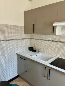 Appartements Coeur De Plage - Studio Royan Hyper Centre - Classe 3 etoiles - 2 pers - 150m plage : photos des chambres