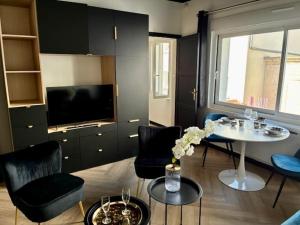 Appartements Coeur De Plage - Studio Royan Hyper Centre - Classe 3 etoiles - 2 pers - 150m plage : photos des chambres
