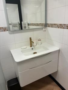 Appartements Coeur De Plage - Studio Royan Hyper Centre - Classe 3 etoiles - 2 pers - 150m plage : photos des chambres