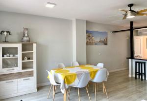 Morden House with Ocean View Pool, Air Con