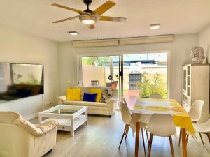 Morden House with Ocean View Pool, Air Con