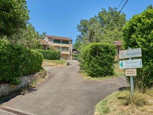Appartements T1 bis au calme avec balcon, proche des Thermes, WiFi Gratuit - FR-1-841-71 : photos des chambres