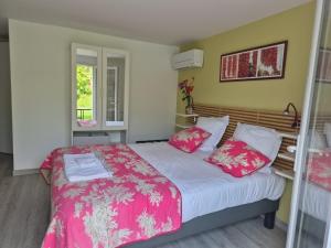 Sejours chez l'habitant Chambre double avec salle de bain privative : photos des chambres