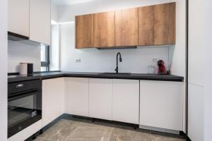 Maze Modern 1 King bed Apartment, fast Wi-Fi, in One Cotroceni