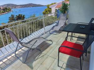 Rogoznica Seafront Apartment - Kalebova Luka