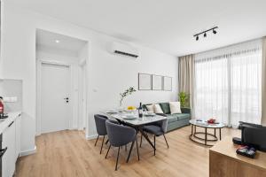 Artemis 105 - Seaside Stories