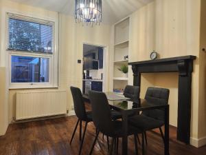 Home In Worcester - With Free Parking